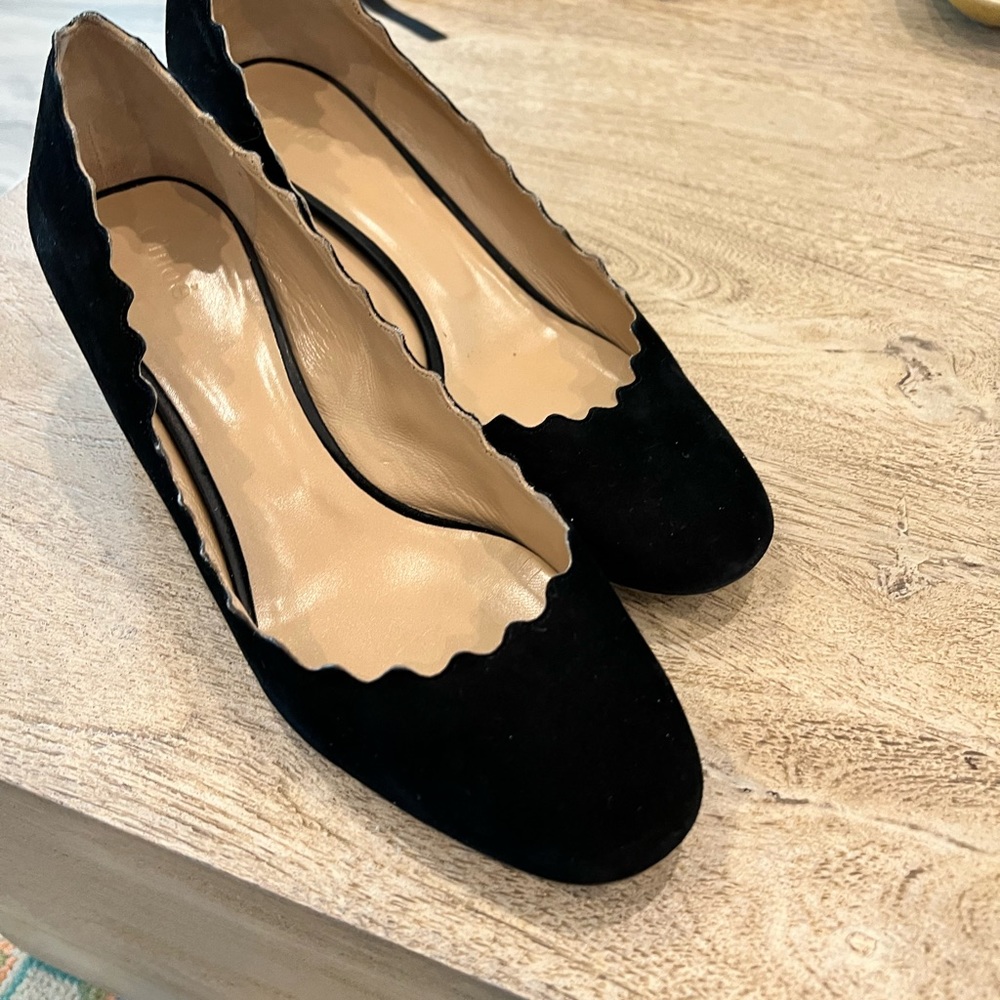 Black Suede Chloe pumps. Pre loved size 40 1/2. Classic pump.
